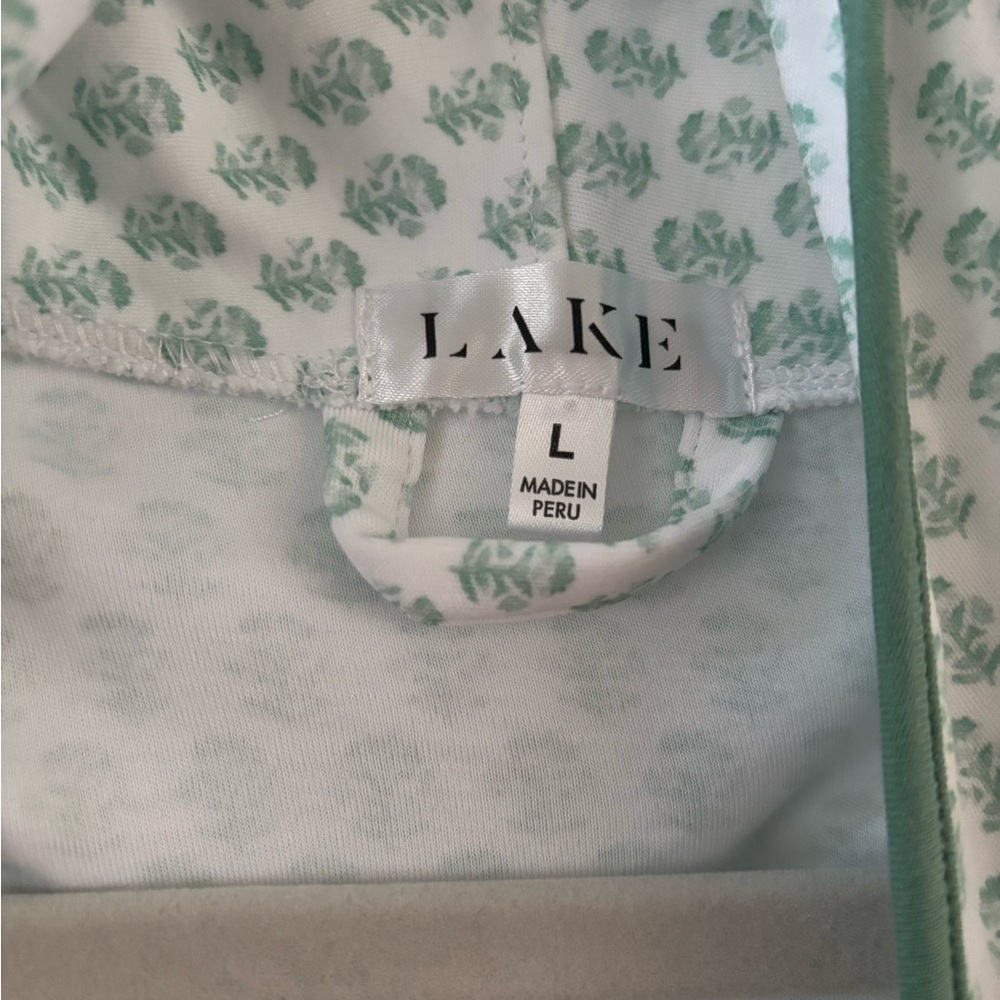 LAKE Elegant White and Green Women's Robe: Large - Picture 3 of 4